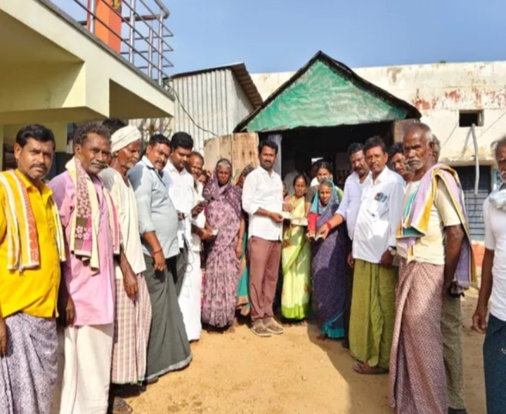 ఇంటింటికి ఎన్టీఆర్ భరోసా పెన్షన్లు పంపిణీ
