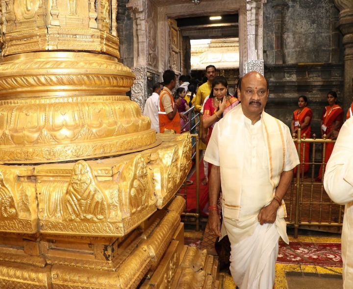 శ్రీవారి సేవలో స్పీకర్ అయ్యన్న కుటుంబీకులు