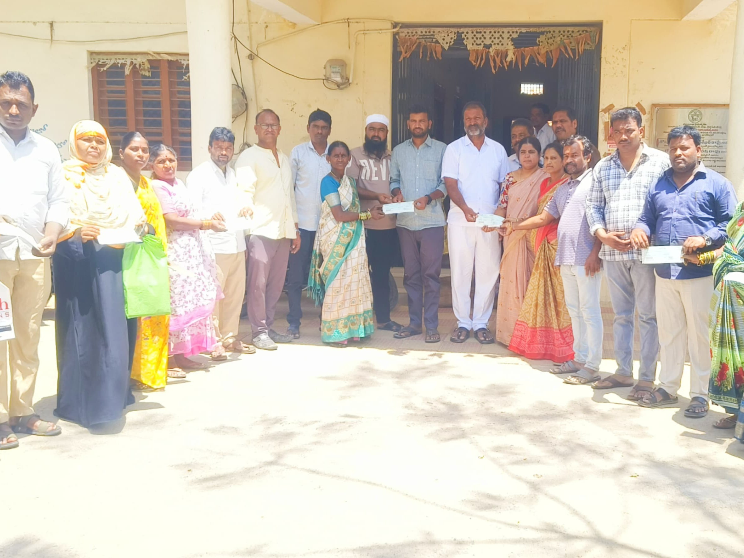 జగదేవపూర్‌లో ‘కళ్యాణ లక్ష్మి’ చెక్కుల పంపిణీ