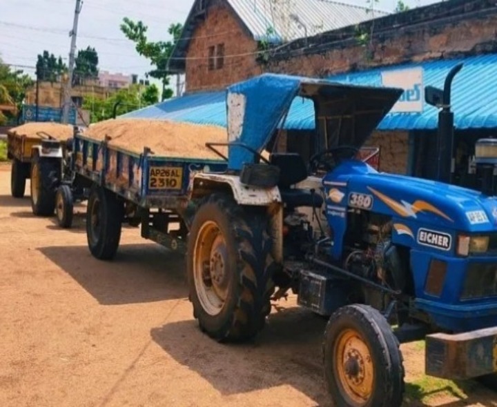 అక్రమ ఇసుక రవాణా.. వాహనాలు సీజ్