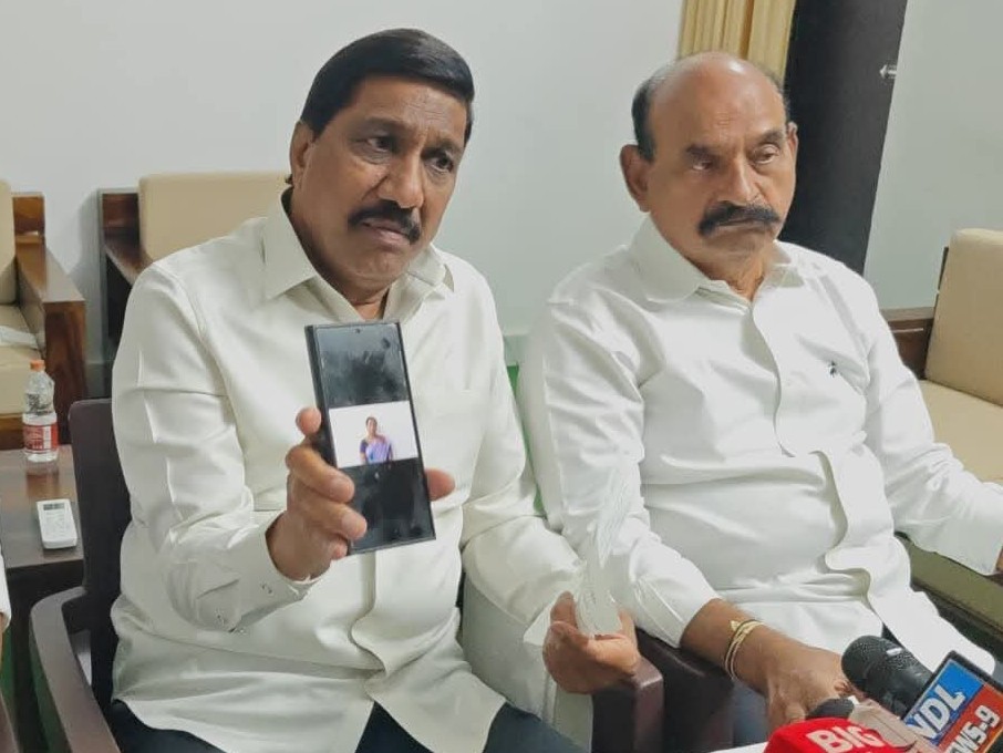 ‘రాజకీయ లబ్ధి కోసమే YSR విగ్రహ ధ్వంసం’