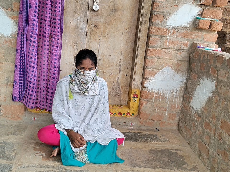 ప్రియుడి ఇంటి ముందు ప్రియురాలు ధర్నా