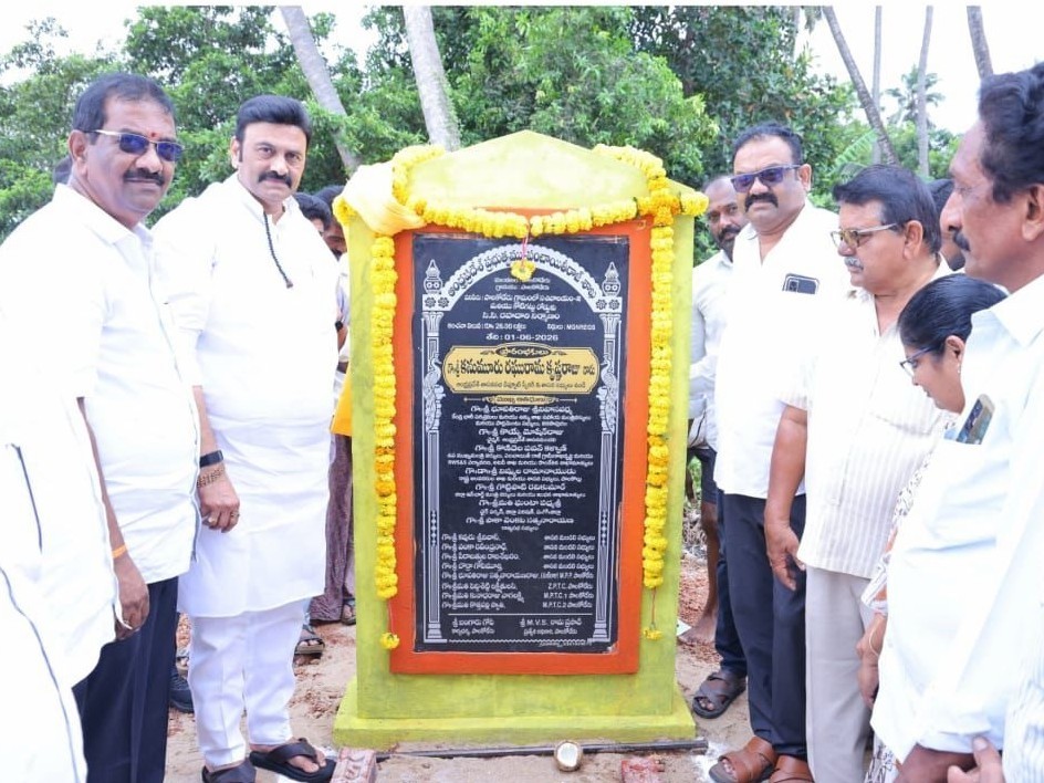 సీసీ రోడ్లను ప్రారంభించిన డిప్యూటీ స్పీకర్