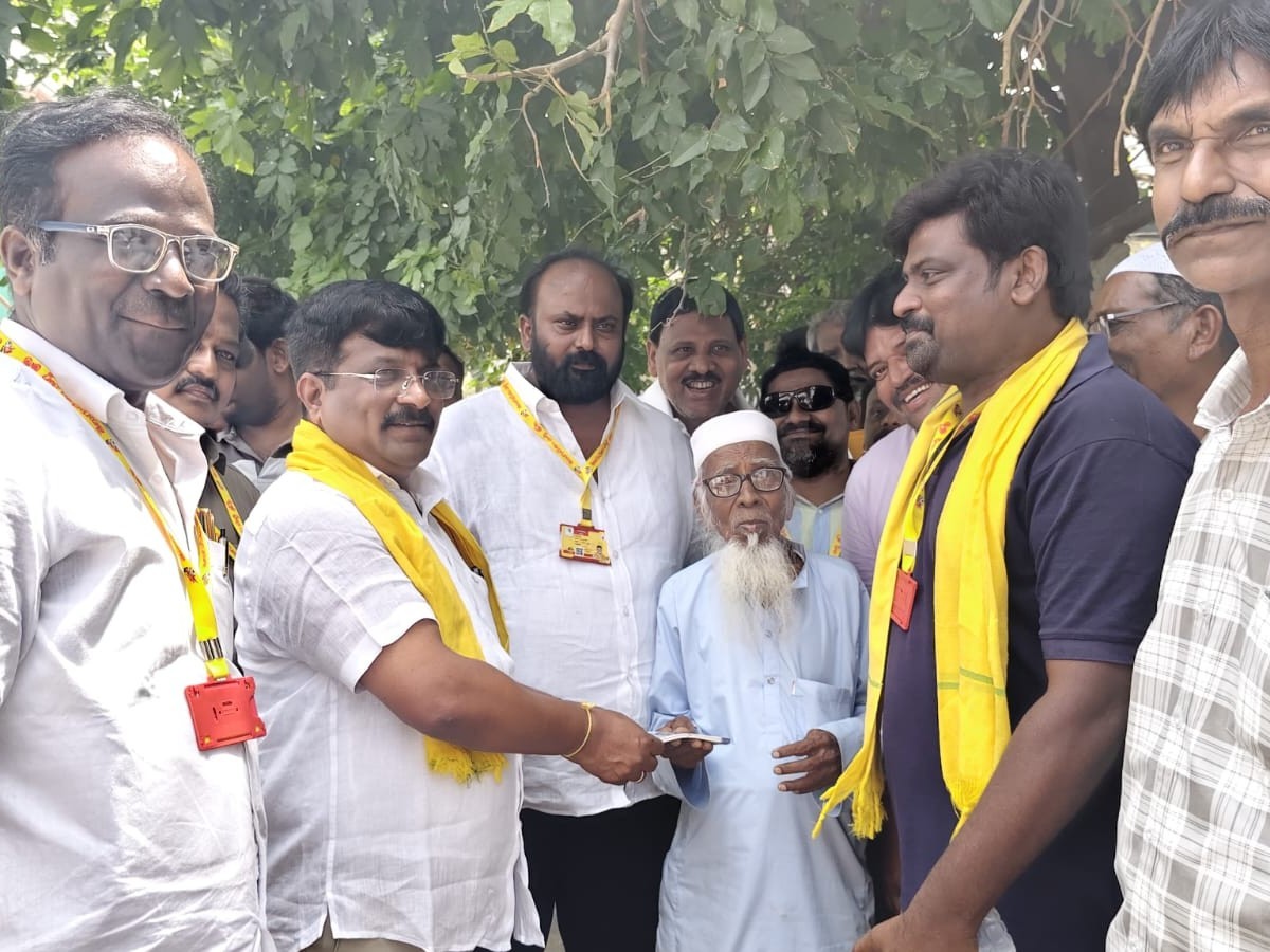 కనిగిరిలో ఎన్టీఆర్ భరోసా పింఛన్లు పంపిణీ