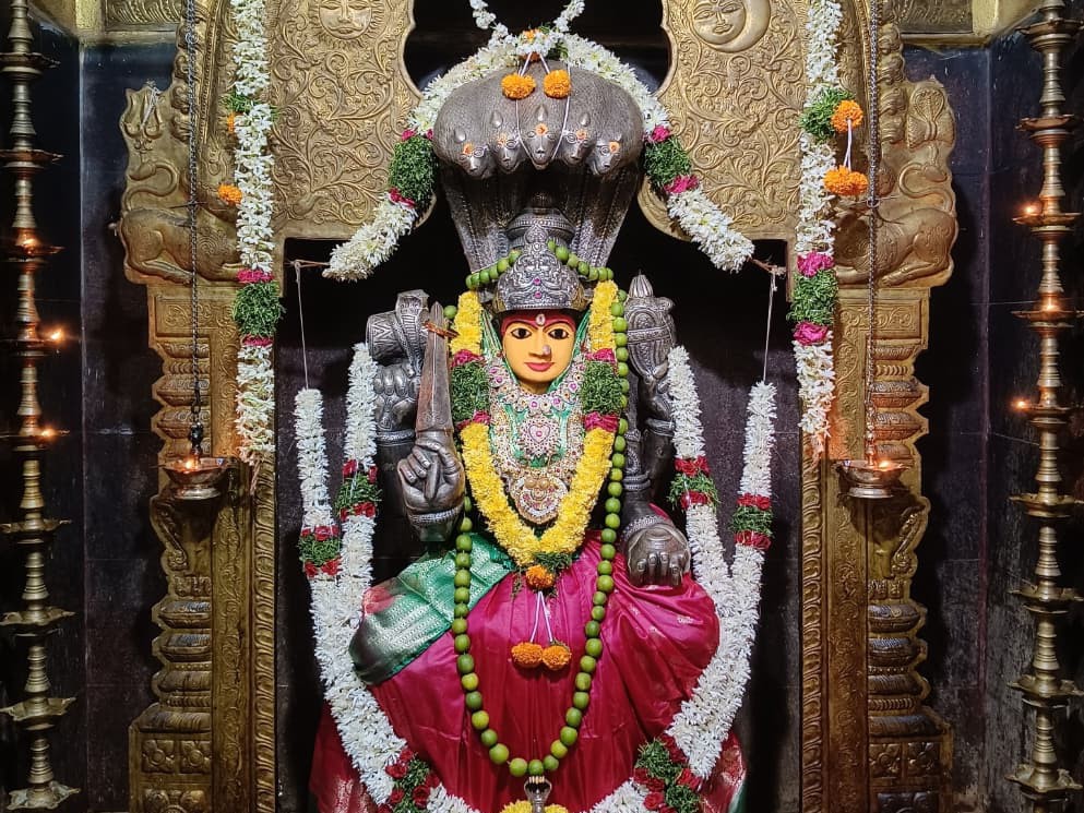 ప్రత్యేక అలంకరణలో అమ్మవారి దర్శనం..