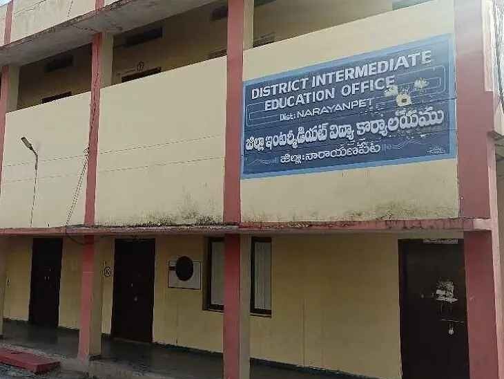 కాలేజీల్లో నిలిచిన అడ్మిషన్లు