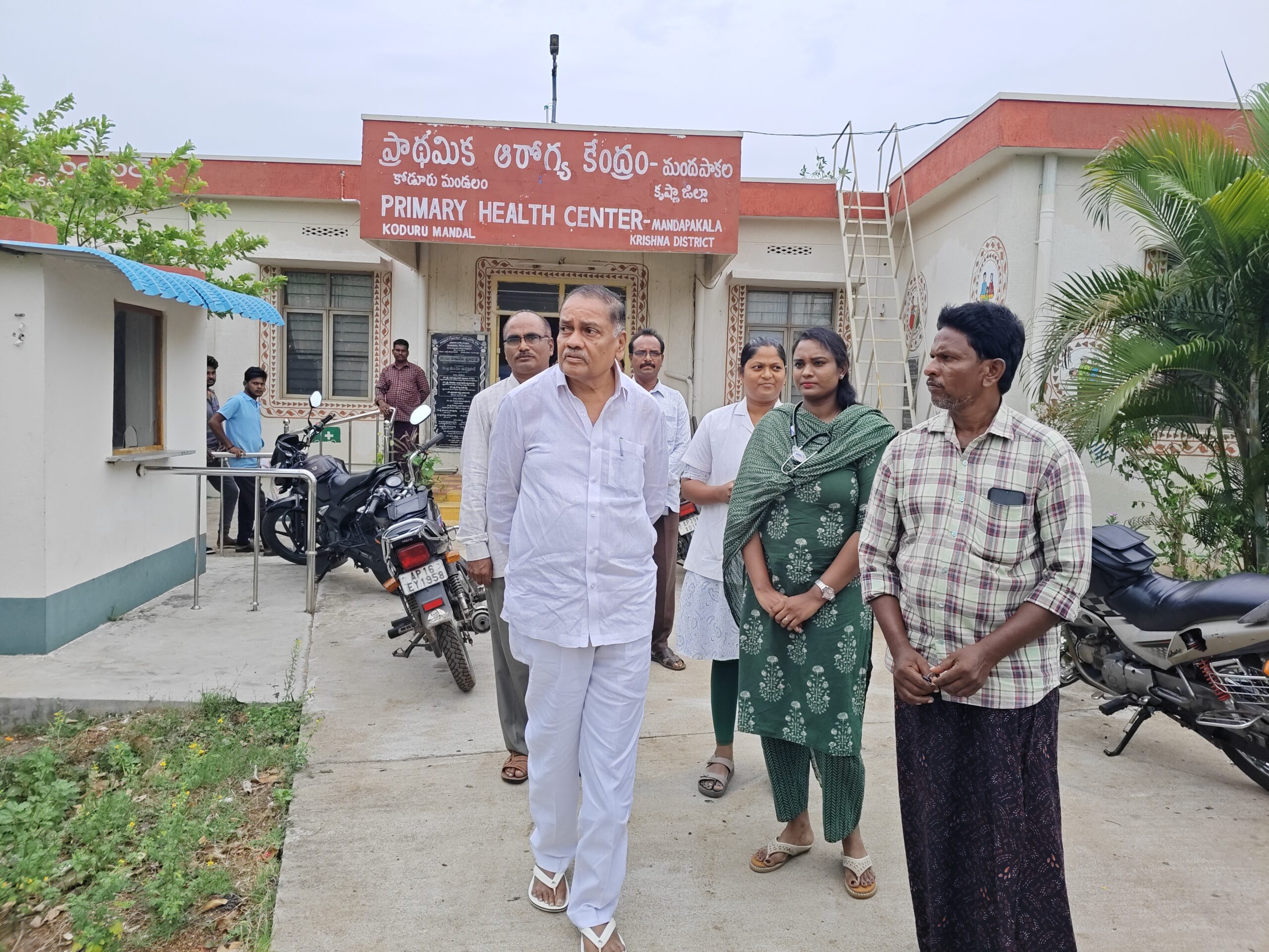 ప్రాథమిక ఆరోగ్య కేంద్రాన్ని పరిశీలించిన ఎమ్మెల్యే