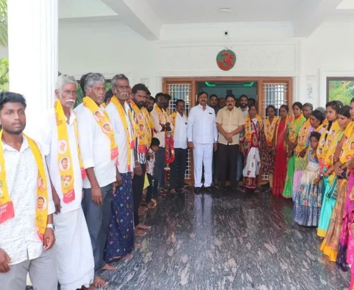 టీడీపీలో చేరిన 35 కుటుంబాలు