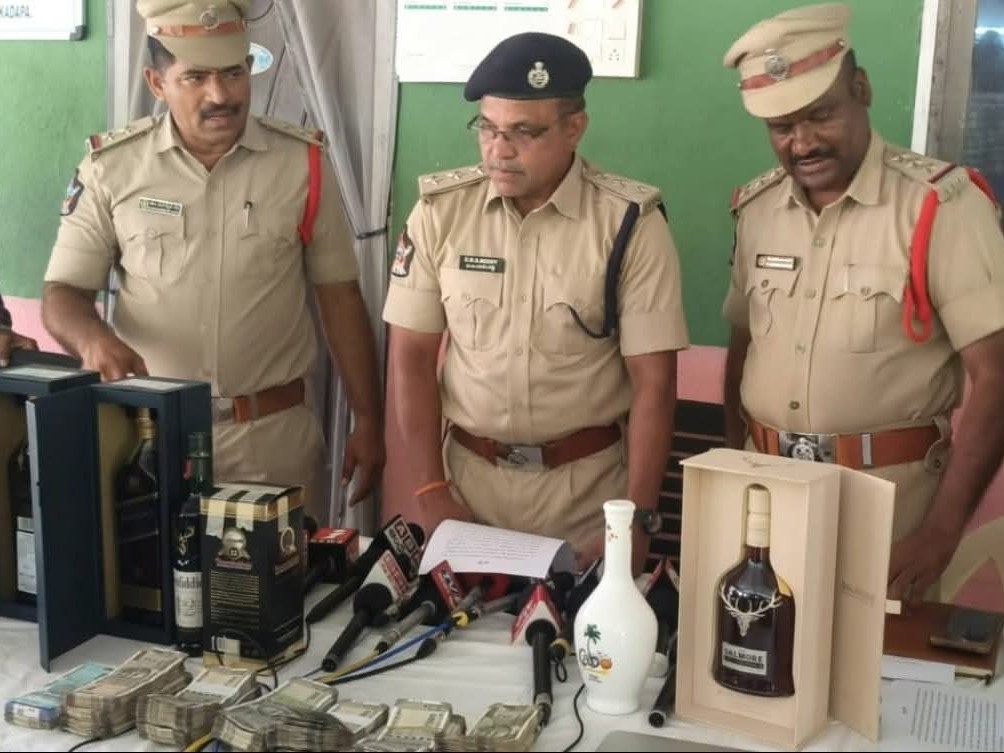 కడపలో క్రికెట్ బెట్టింగ్ ముఠా గుట్టురట్టు