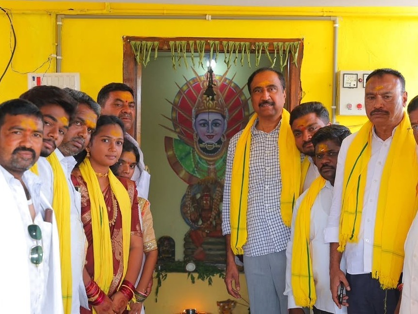 సౌడలమ్మ దేవతకు ప్రత్యేక పూజలు చేసిన ఎమ్మెల్యే
