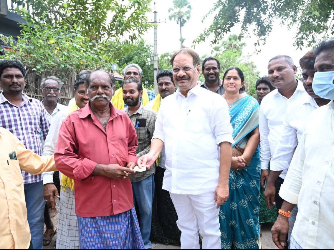 చింతమోటులో ఎన్టీఆర్ భరోసా పింఛన్ల పంపిణీ