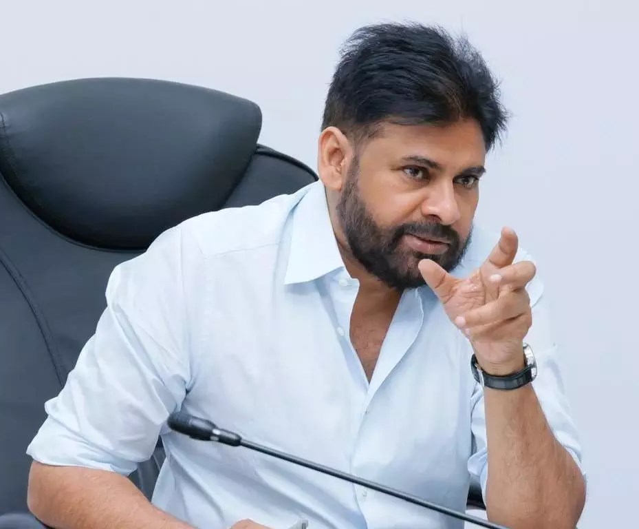 పన్నుల వసూళ్లల్లో ఒత్తిళ్లకు తలొగ్గొద్దు: పవన్