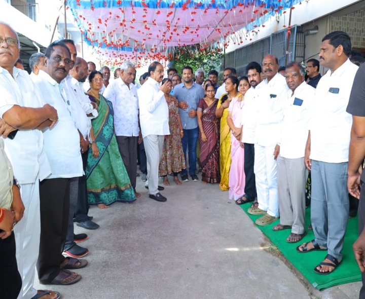 సీతారత్నంకు నివాళి అర్పించిన మంత్రి తుమ్మల