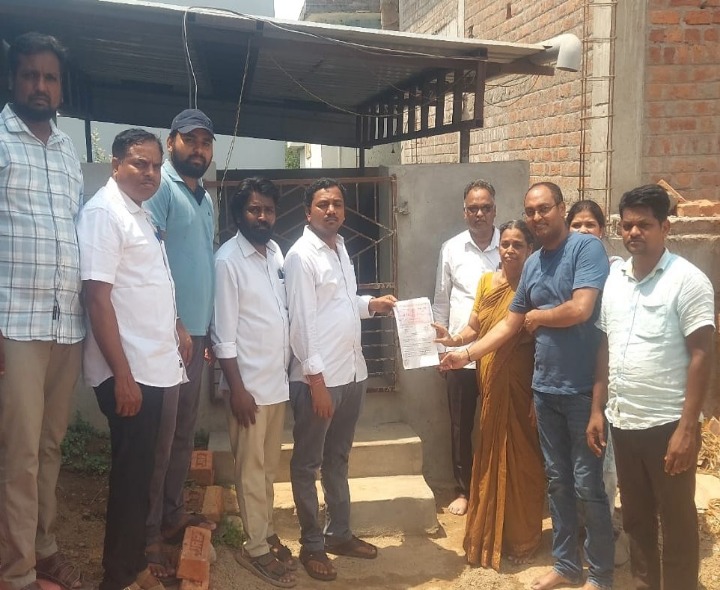 ఆలయానికి భూమి విరాళం