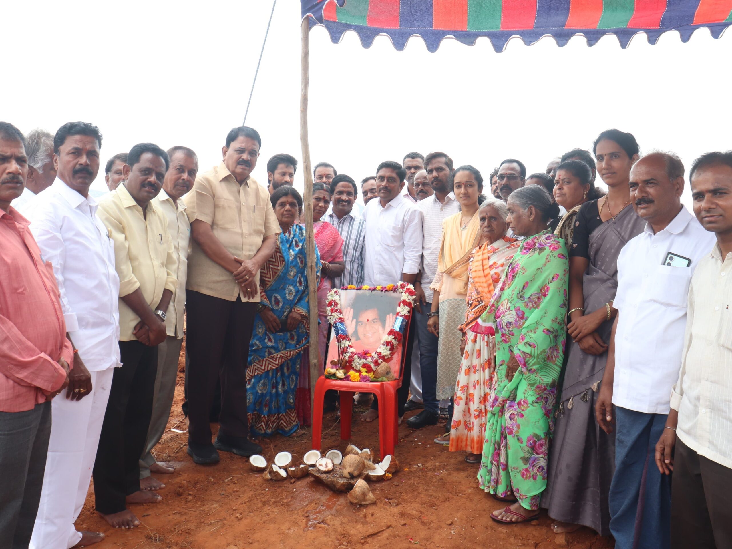 ఎనుములపల్లిలో రోడ్డు పనులకు భూమి పూజ