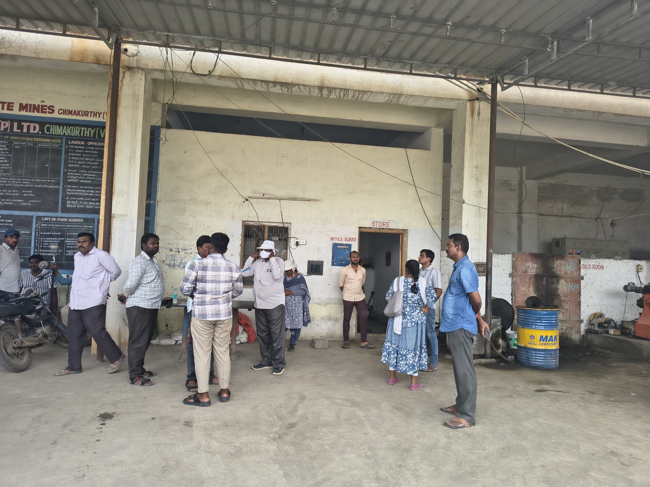 వీరభద్ర మినరల్స్ గ్రానైట్‌లో విజిలెన్స్ అధికారులు దాడులు