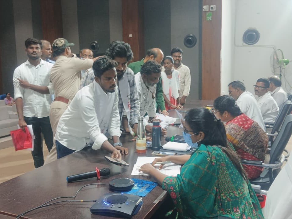 ‘నిబంధనలు ఉల్లంఘించిన పాఠశాలపై చర్యలు తీసుకోవాలి’