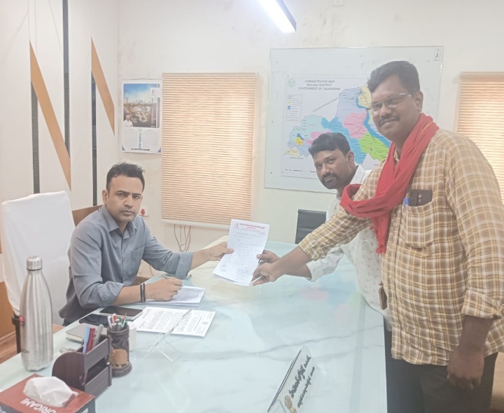 గోదావరి డీసిల్టేషన్ రద్దు చేయాలని పీవోకు వినతి