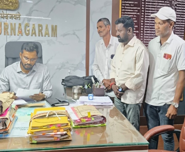 గ్రామాల రోడ్ల సమస్యలపై ఐటిడీఏ పీఓకు వినతి