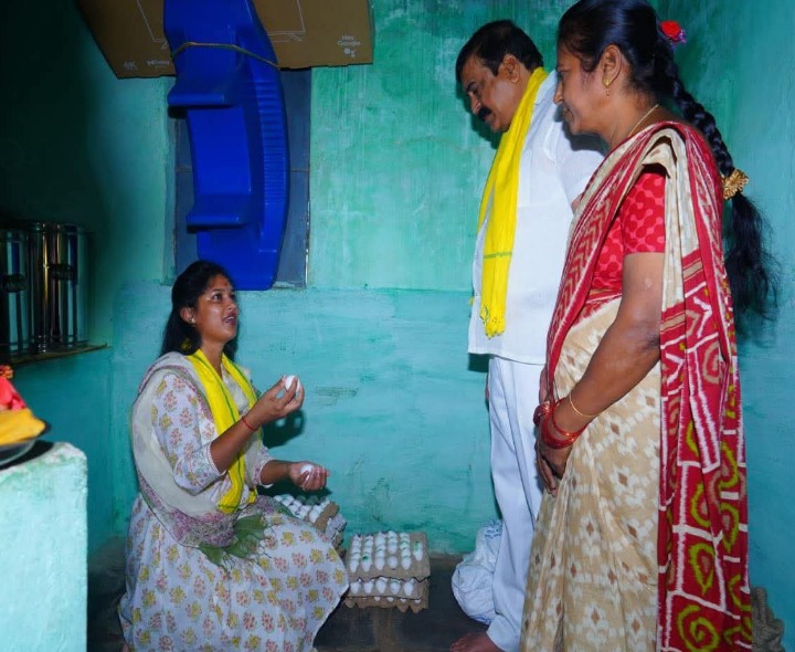 అంగన్వాడీ కేంద్రంలో ఎంపీ, ఎమ్మెల్యే తనిఖీలు