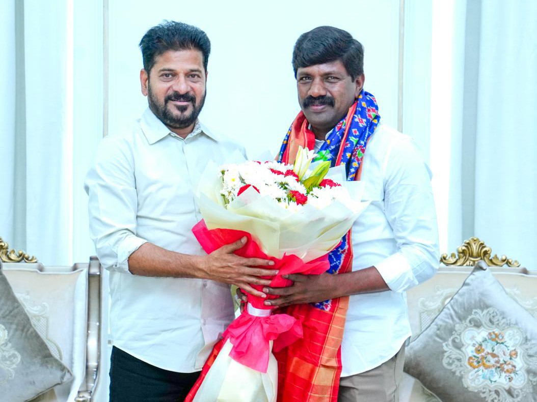 సీఎం ఆశీస్సులు అందుకున్న వేముల వీరేశం