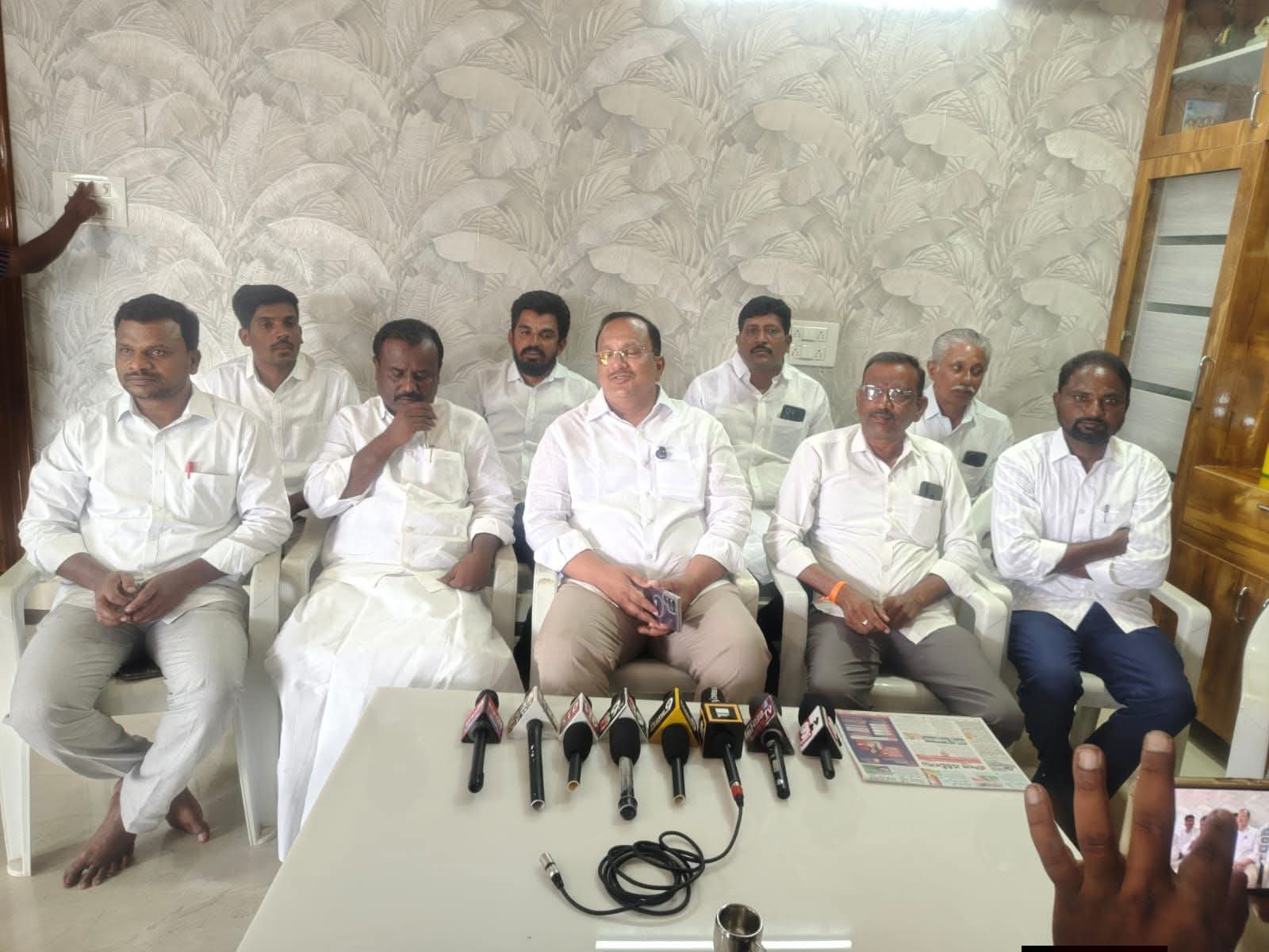 జగన్ పై వ్యక్తిగత విమర్శలు మానుకోవాలి: వైసీపీ