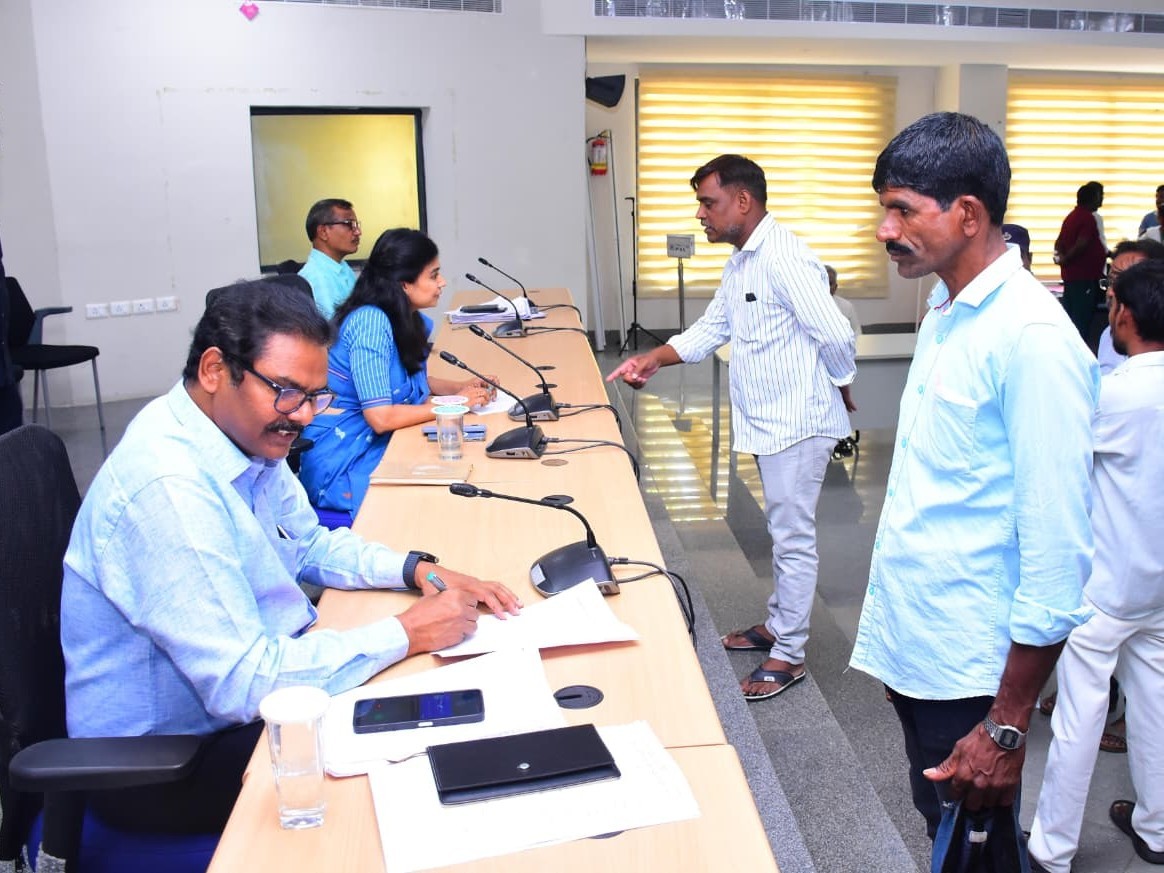 ‘ప్రజావాణిలో ఆర్జీలకు సత్వర పరిష్కారం చూపాలి’