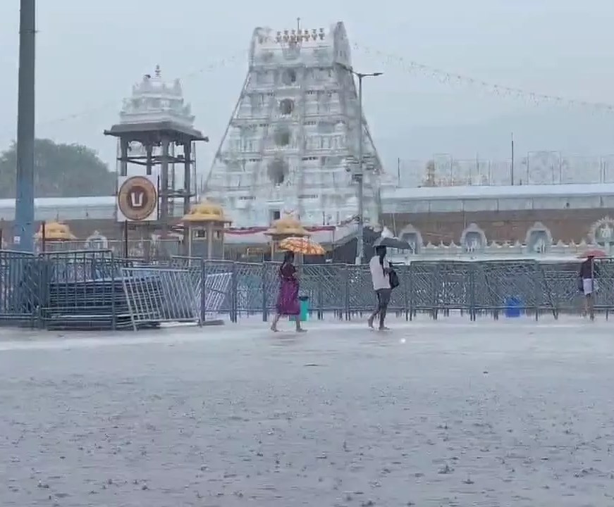 తిరుమలలో భారీ వర్షం