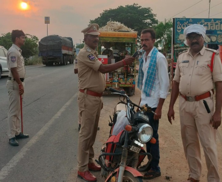 మరిపెడలో డ్రంక్ అండ్ డ్రైవ్ తనిఖీలు