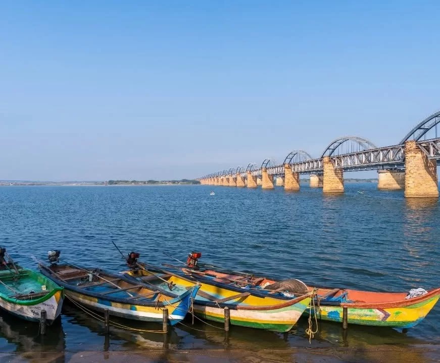 గోదావరిలో మునిగి ఇద్దరు మృతి