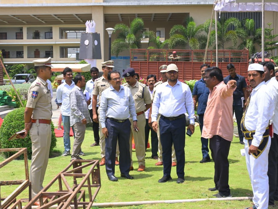 అవతరణ దినోత్సవ ఏర్పాట్లు పరిశీలన