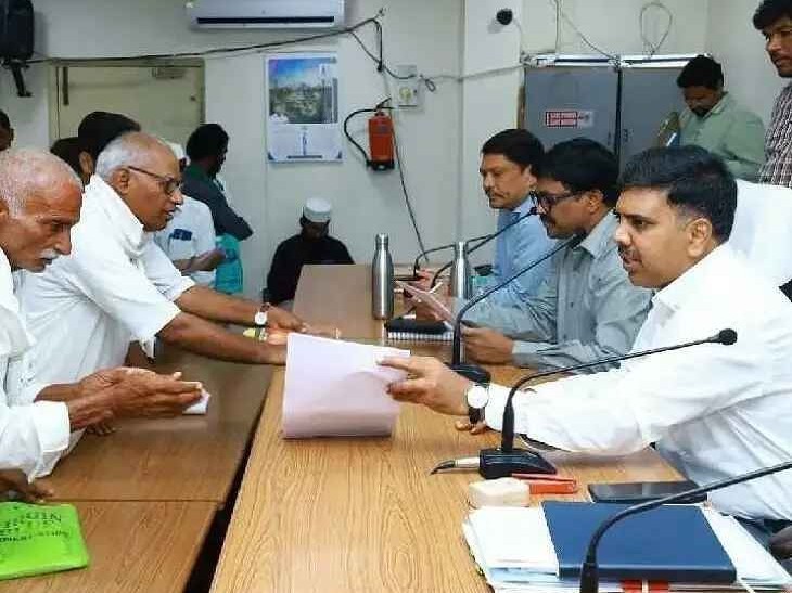 అర్జీలను వెంటనే పరిష్కరించండి: కలెక్టర్