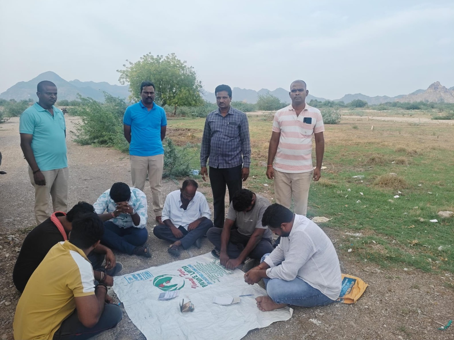 జూదం ఆడుతున్న ఆరుగురు అరెస్ట్