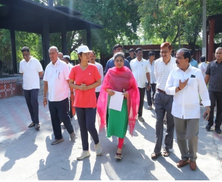 శ్మశాన వాటికలో ప్రత్యేక గది నిర్మాణానికి చొరవ: కలెక్టర్
