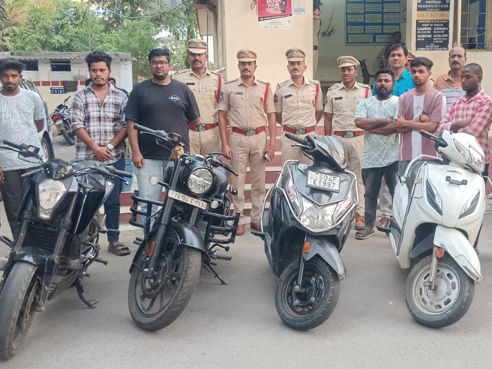 ఆకతాయిల వీరంగం.. ఐదు బైకులు సీజ్..!
