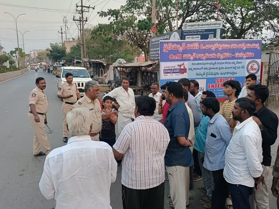 లోన్ యాప్‌లతో జాగ్రత్త : CI
