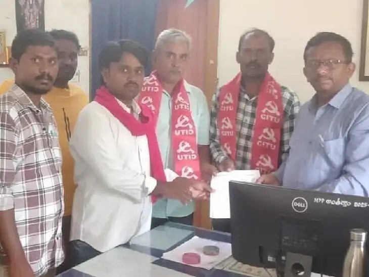 ‘పంచాయతీ కార్మికులకు వేతనాలు  పెంచాలి’