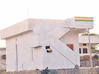 బిల్లులు రాక ఇబ్బందులో ఇళ్ల లబ్ధిదారులు