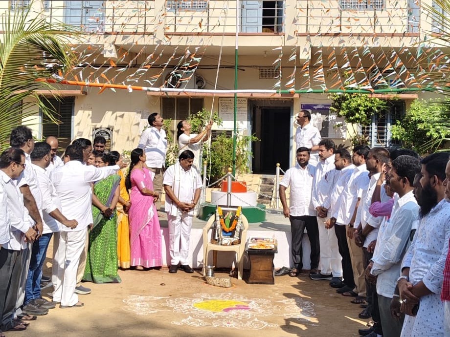 మున్సిపల్ ఆఫీస్‌లో ఘనంగా రాష్ట్ర ఆవిర్భావ వేడుకలు