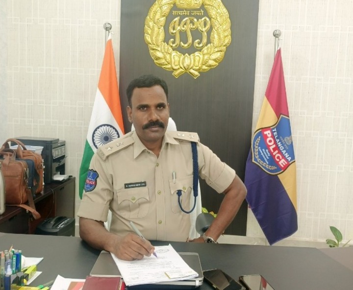పోలీసుల ప్రతిభ పురస్కారాలపై ఎస్పీ అభినందన