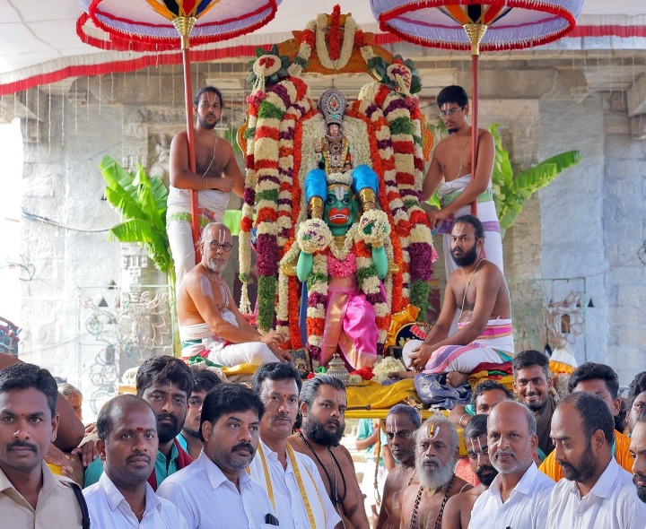 హనుమంత వాహనంపై శ్రీ కల్యాణ వెంకటేశ్వర స్వామి ఊరేగింపు