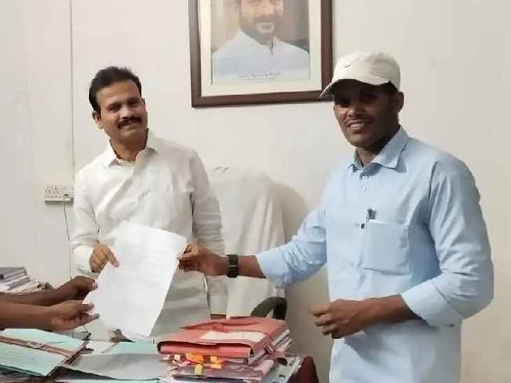 పాతర్చేడ్‌లో అదనపు పన్నులపై ఎస్ఎఫ్ఎ ఆందోళన