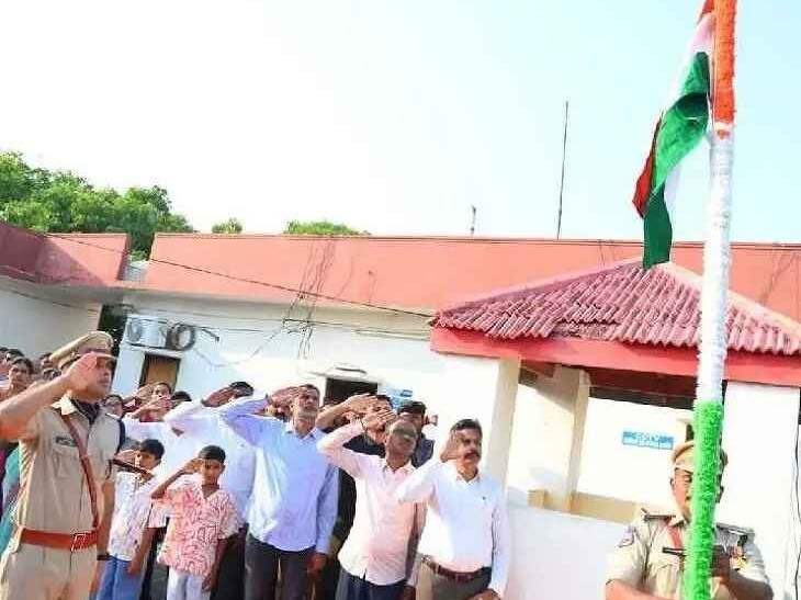 జాతీయ జెండా ఆవిష్కరించిన ఎస్పీ