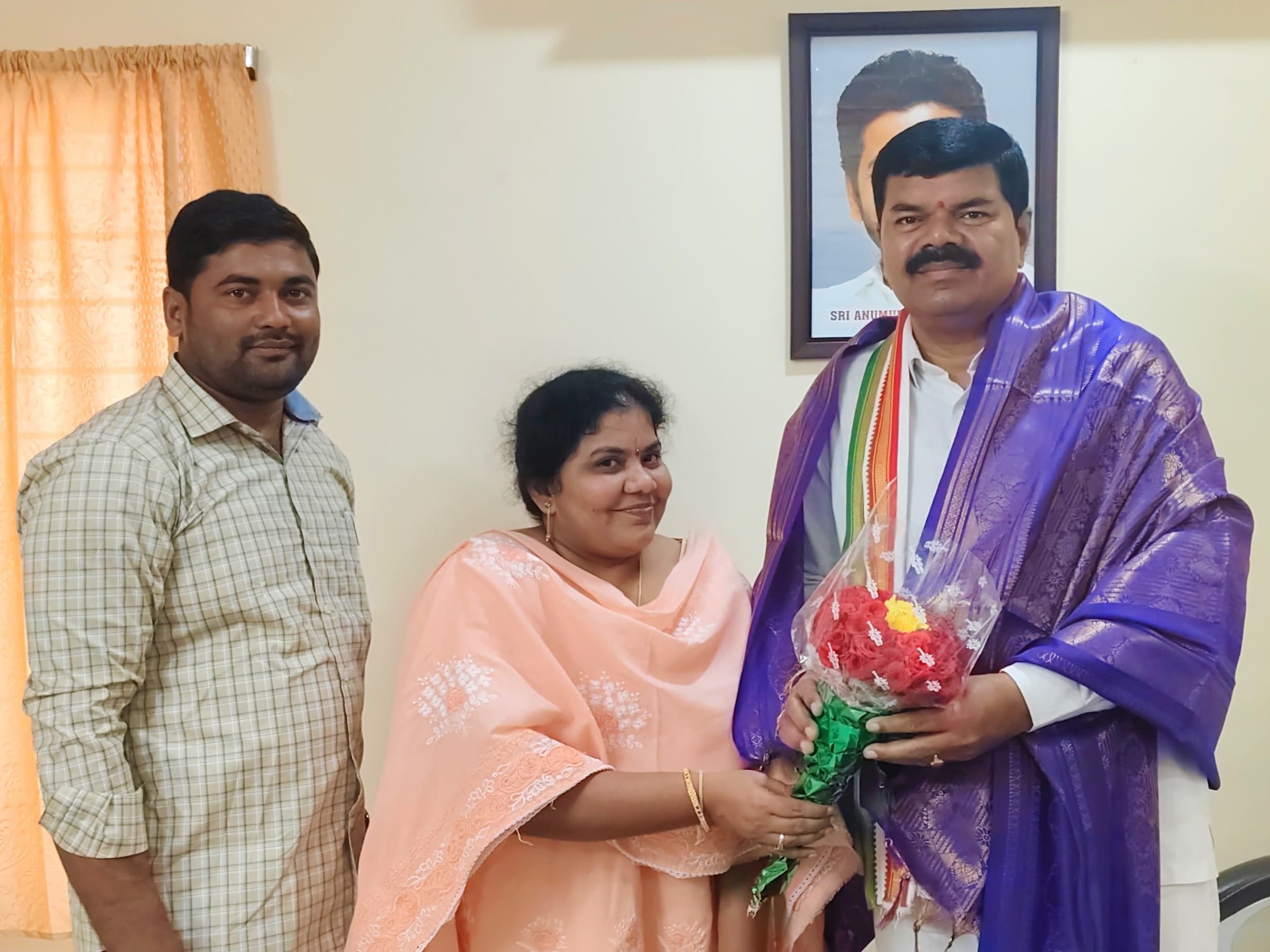 ప్రజా సేవలో అంకితభావంతో పనిచేయాలి: ఎమ్మెల్యే
