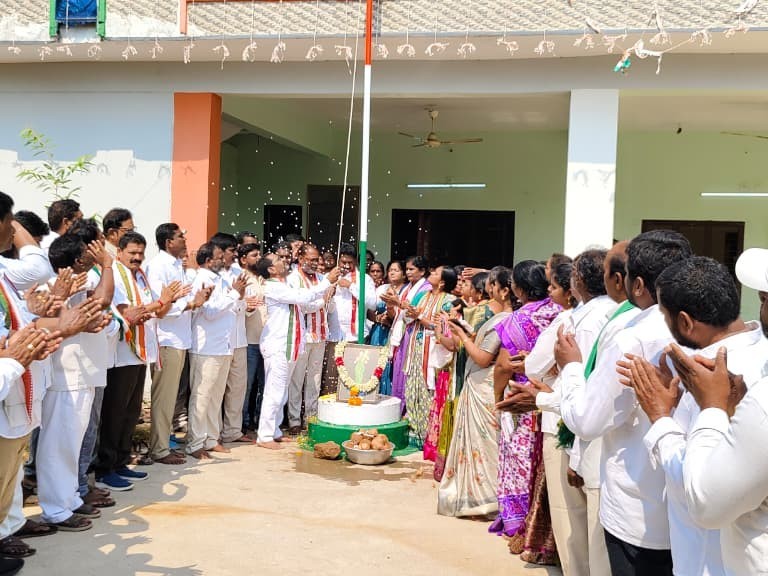 ‘తెలంగాణ ప్రజల కల నెరవేర్చింది సోనియా గాంధీ’