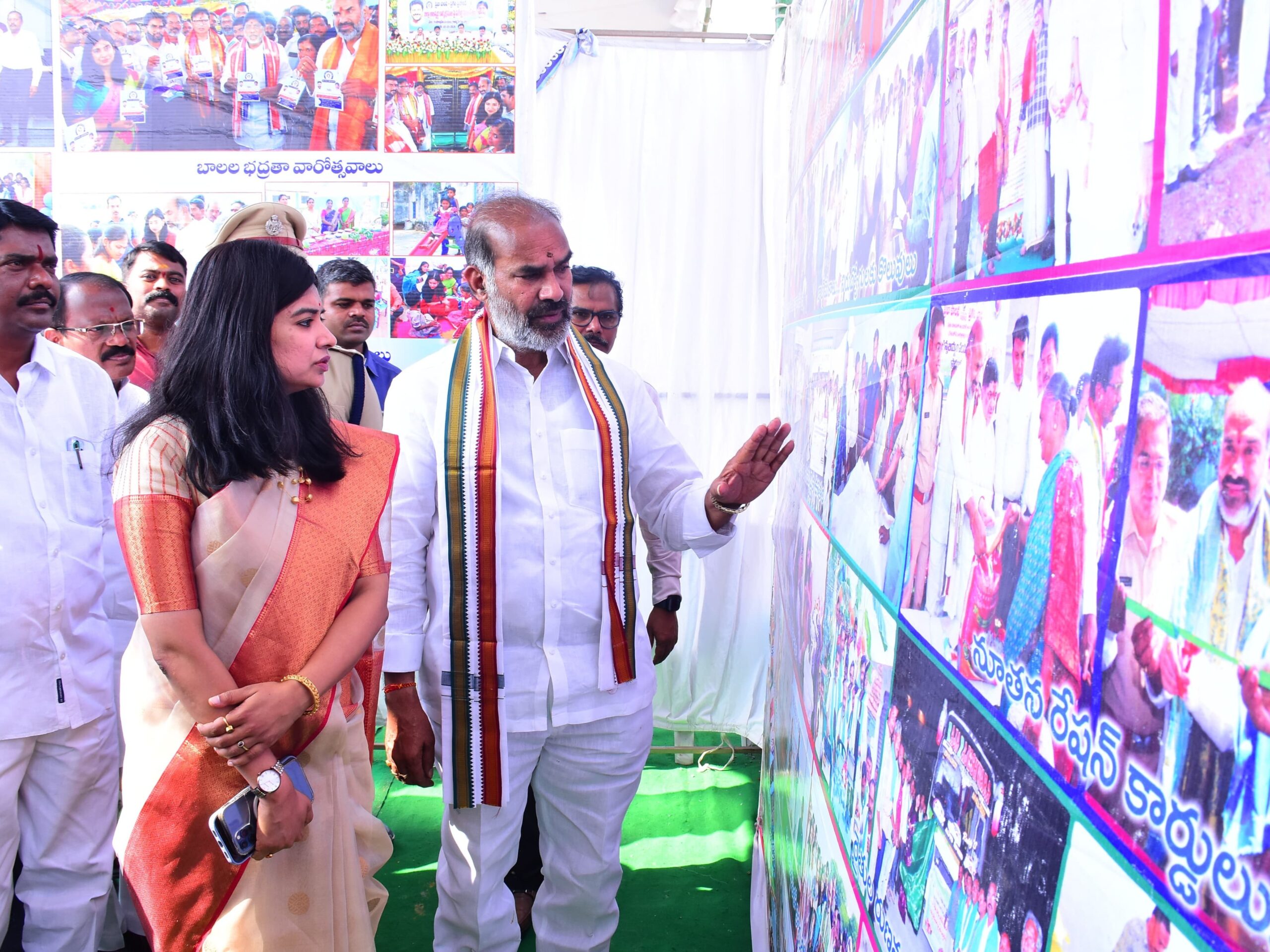 ప్రభుత్వ శాఖల స్టాళ్లను పరిశీలించిన ప్రభుత్వ విప్