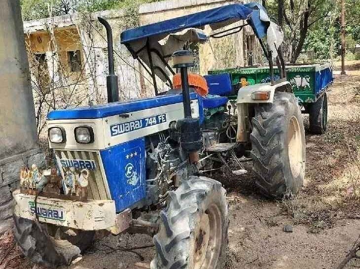 అక్రమ ఇసుక రవాణా ట్రాక్టర్ పట్టివేత, కేసు నమోదు