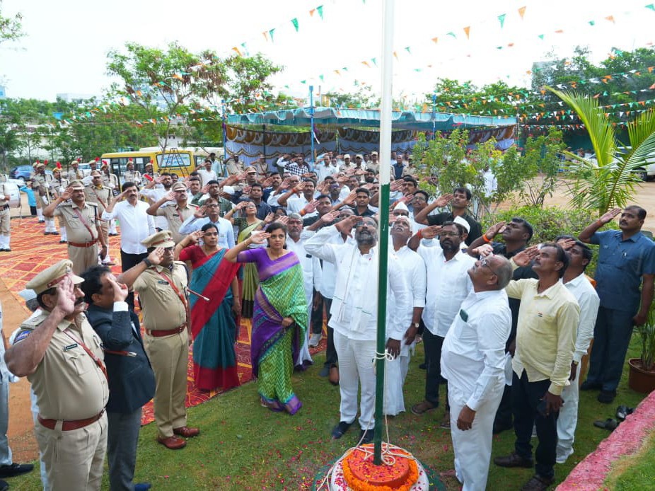 రైతు రుణాలు మాఫీ చేస్తాం: మంత్రి శ్రీహరి