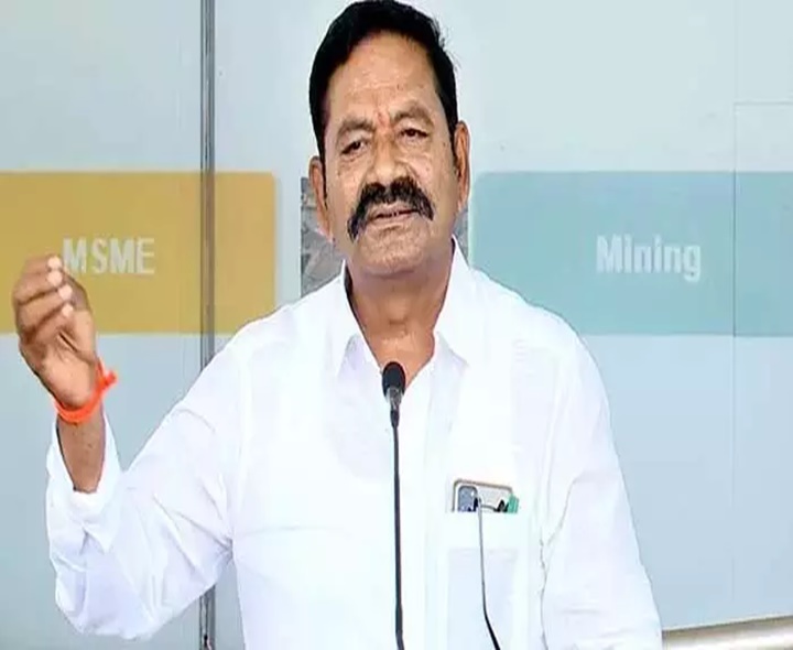 BREAKING: వైసీపీ మాజీ ఎమ్మెల్యేపై కేసు నమోదు