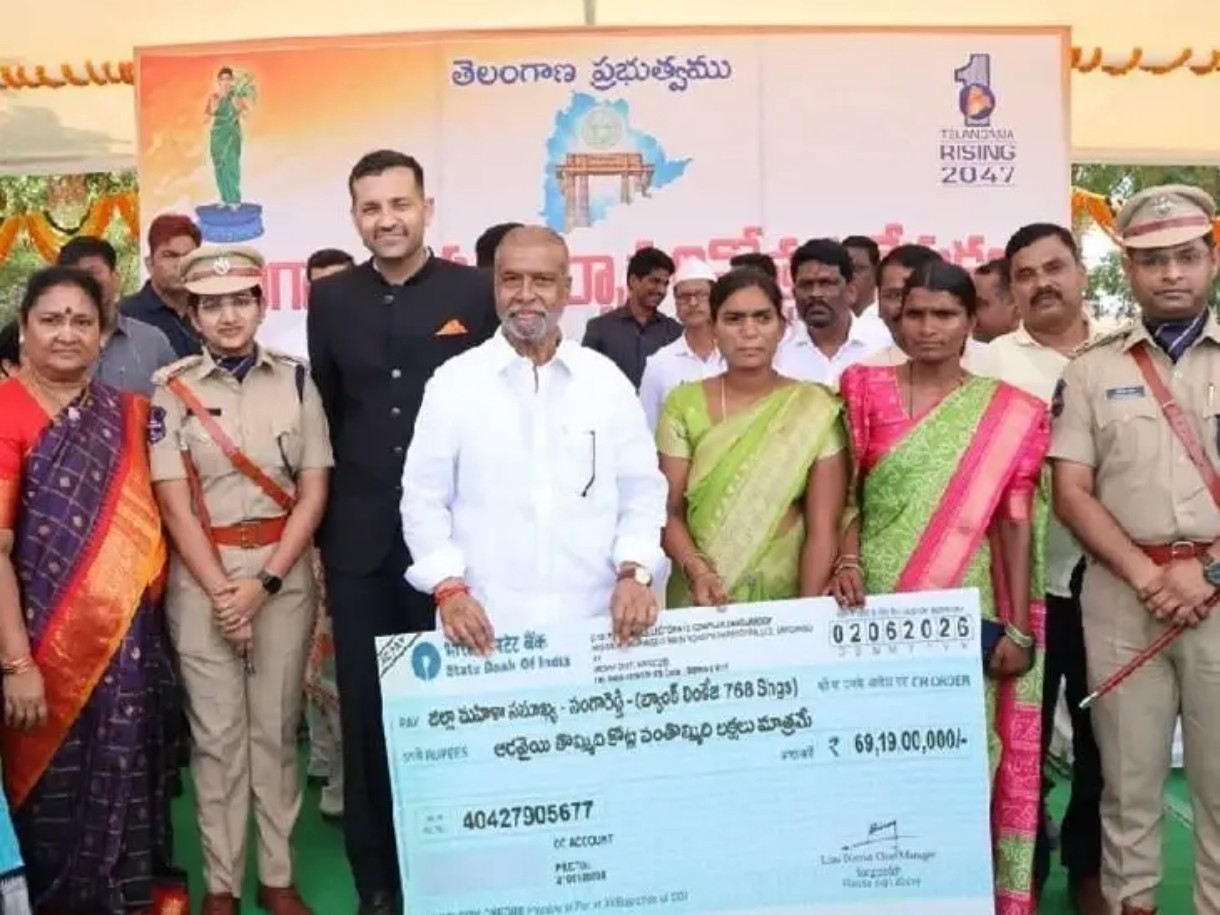 మహిళా సంఘాలకు రూ. 69.19 కోట్ల రుణాలు: మంత్రి